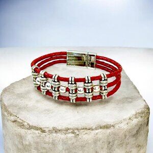 LEATHER CUFF BRACELET WITH MAGNETIC CLASP